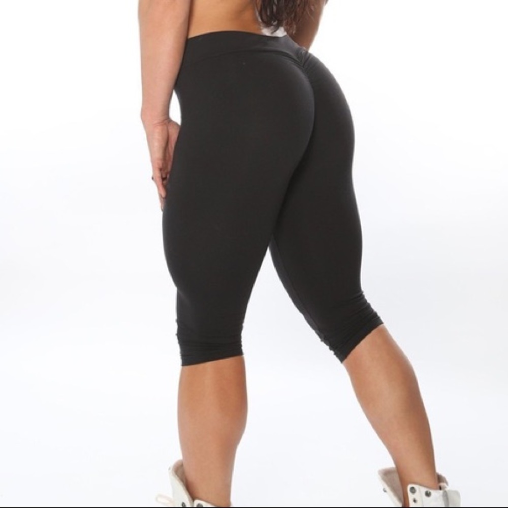 Celestial Bodiez Booty Scrunch Black Crop Leggings